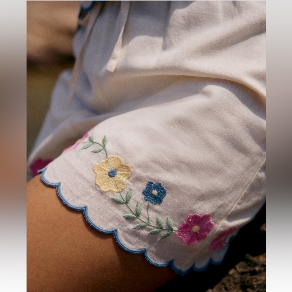 NWT Sézane Matilio Shorts - White with Multicolor Floral Embroidery - 38/US 6/M - Picture 5 of 9